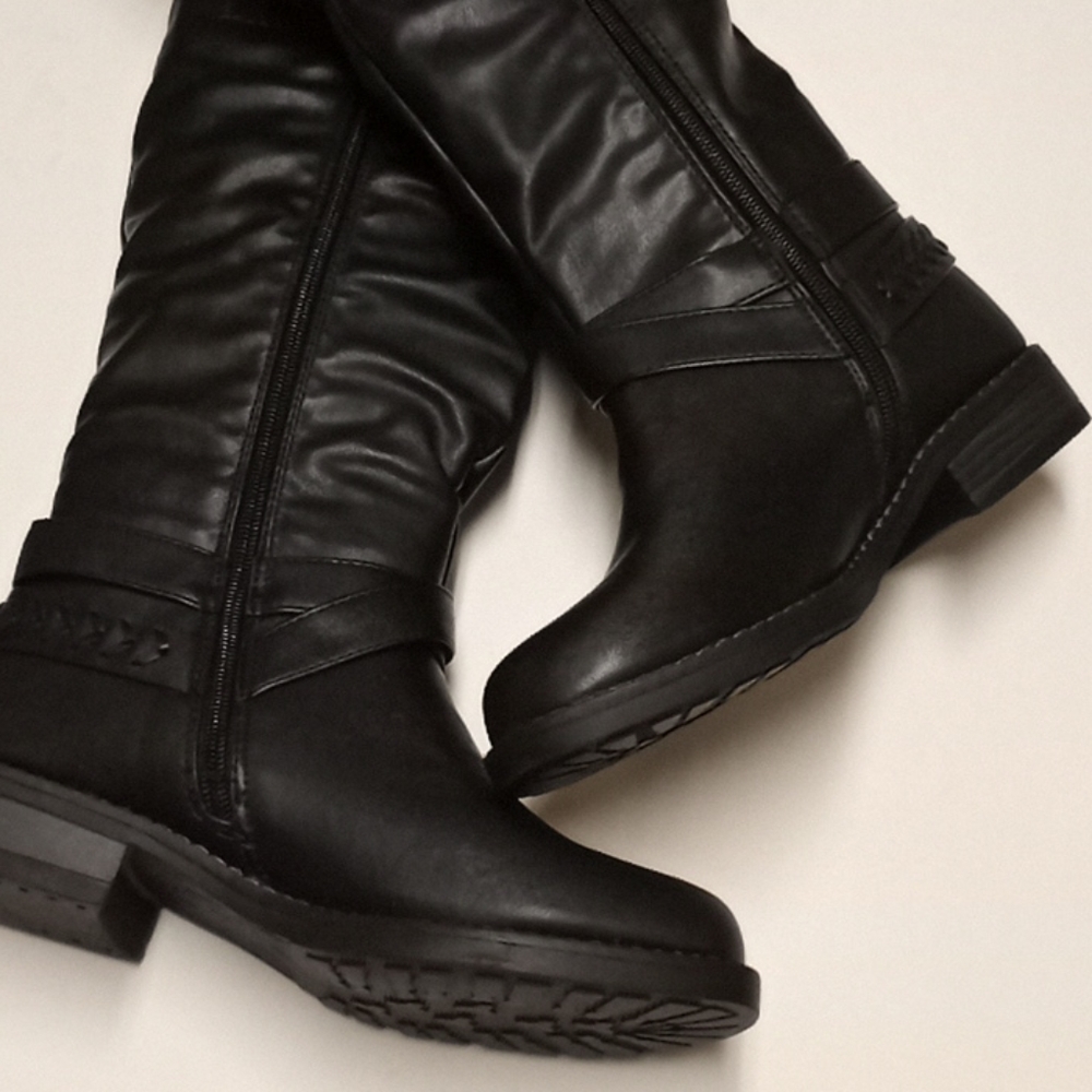 Women Black Boots 👢